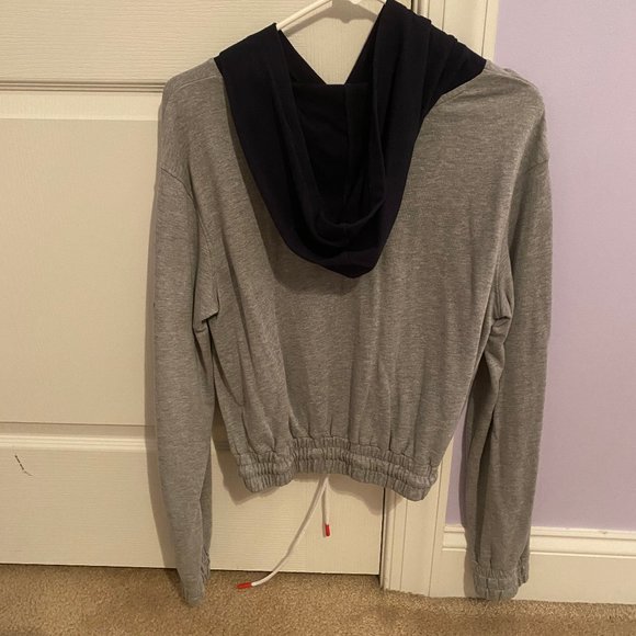 TOMMY HILFIGER Medium Grey Cropped Sweatshirt - Picture 3 of 4